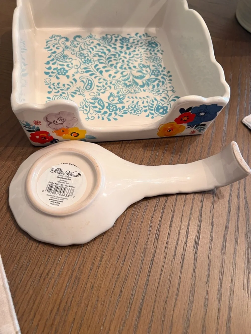 The Pioneer Woman White Ceramic Spoon Rest with Scalloped Edge